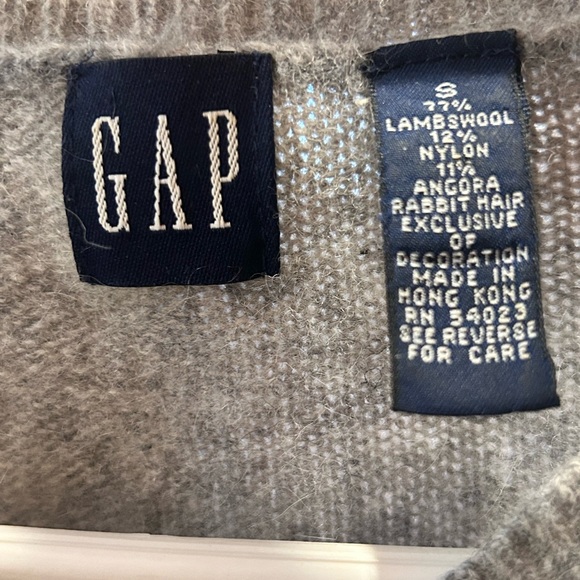 The Gap - lambswool cardigan. Super soft and very warm - Picture 2 of 4